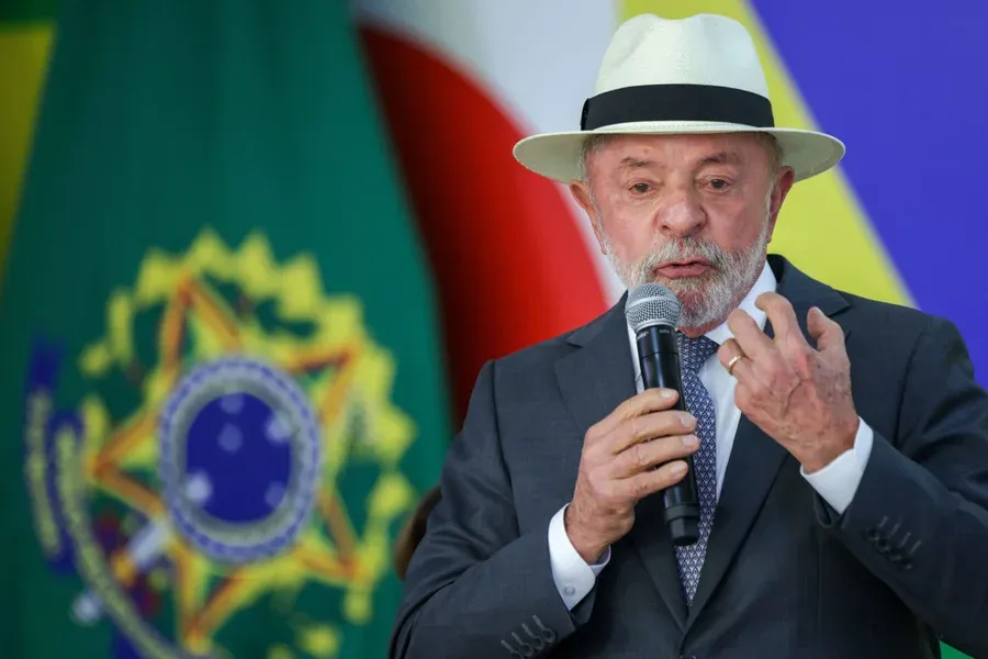 Lula reage à proposta de tarifaço dos EUA e sobe tom contra Bolsonaros