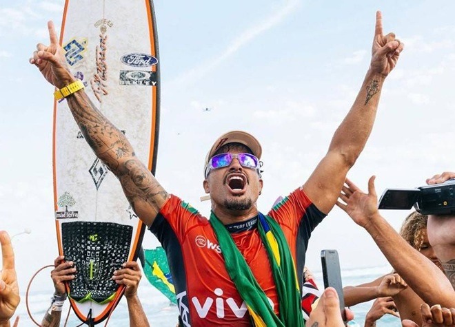 Ítalo Ferreira leva oito pontos após corte profundo em treino em El Salvador