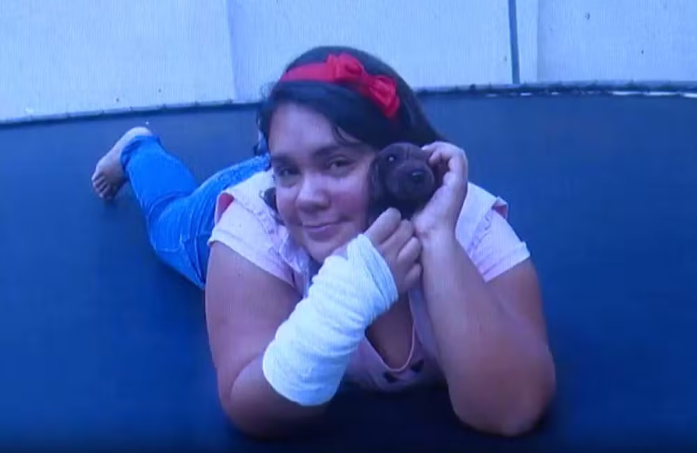 Casal que 'adotou' mulher de 37 anos que fingia ser adolescente tem idade próxima a da suspeita