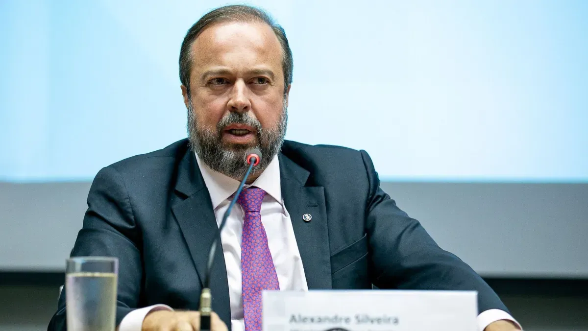 Governo propõe aumentar para 32% o etanol na gasolina contra alta de preço