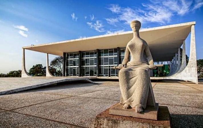 Terceirizados do STF aprovam greve e denunciam salários atrasados