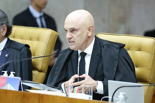 Alexandre de Moraes autoriza que Flávio, netas e nora visitem Bolsonaro