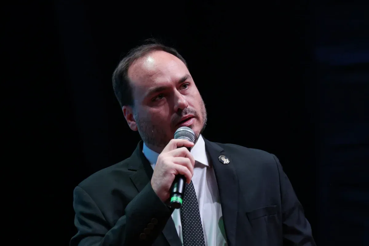Carlos diz que Jair Bolsonaro piorou: "Sonolência se prolongou"