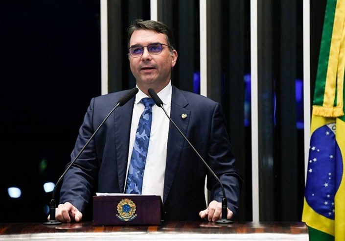 PL adia definição de vice de Flávio Bolsonaro e avalia nomes femininos para a chapa