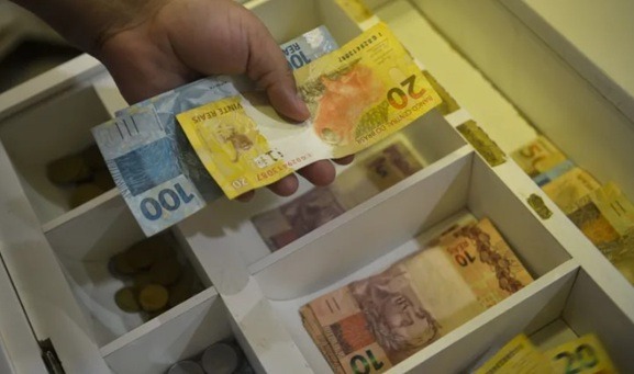 Arrecadação com IPVA dispara e ultrapassa R$ 90 bilhões em 2025
