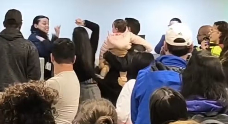 VÍDEO: passageira agride 4 funcionárias da Latam após discussão no aeroporto de Guarulhos