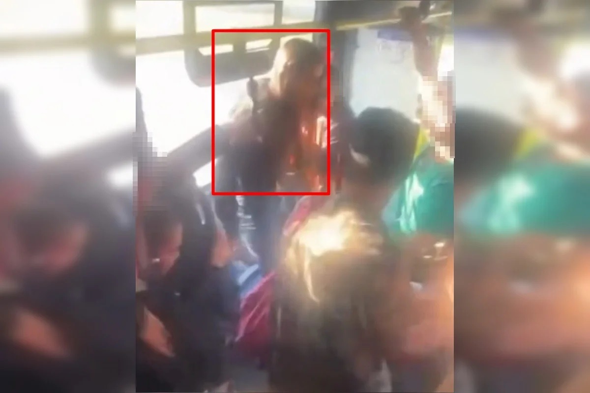 [VÍDEO] Mulher é presa após espancar idosa dentro de ônibus e cena revolta passageiros