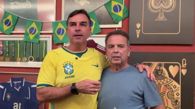 Ao lado de Marinho, Flávio nega rumores sobre troca de pré-candidatura