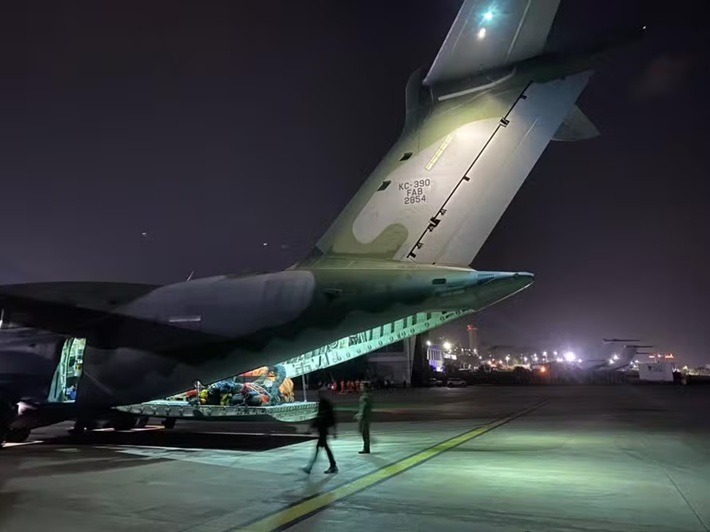 Avião da FAB chega à Venezuela com missão humanitária