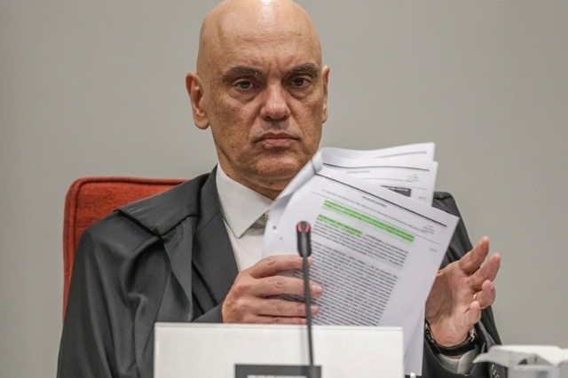 Moraes ouve defesa de Bolsonaro antes de decidir sobre prisão domiciliar