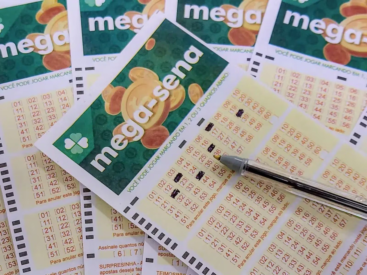 Mega-Sena acumula e poderá pagar R$ 27 milhões na quinta; veja os números