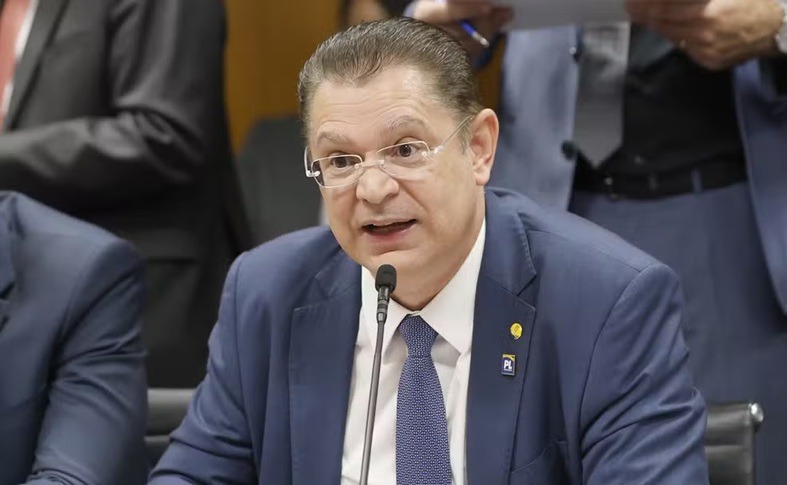 PF mira pessoas ligadas a líder do PL por suspeita de desvios de cotas parlamentares