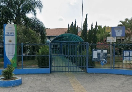 Professora desabafa após aluno colocar vidro em seu copo de água