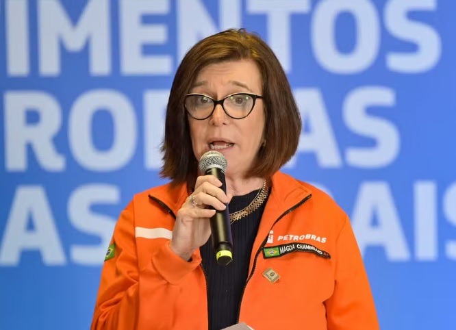 Presidente da Petrobras diz que é cedo para falar em redução no preço da gasolina