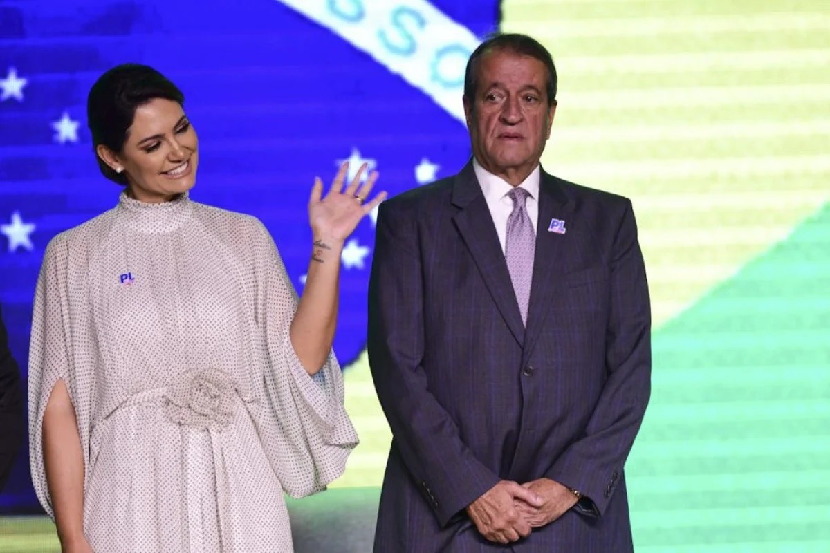 Michelle Bolsonaro desiste de disputar o Senado após crise com Flávio, diz Valdemar