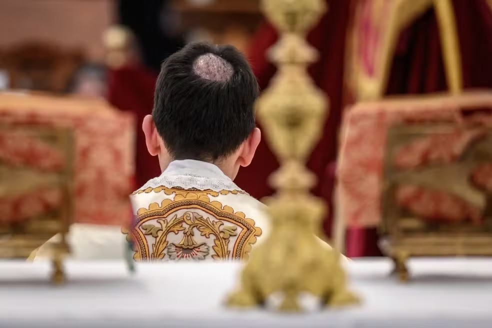 Vaticano exclui grupo ultraconservador da Igreja Católica e excomunga bispos