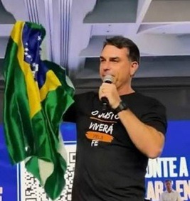 Após eliminação na Copa, Flávio Bolsonaro culpa PT e diz que país “nunca mais ganhou nada”