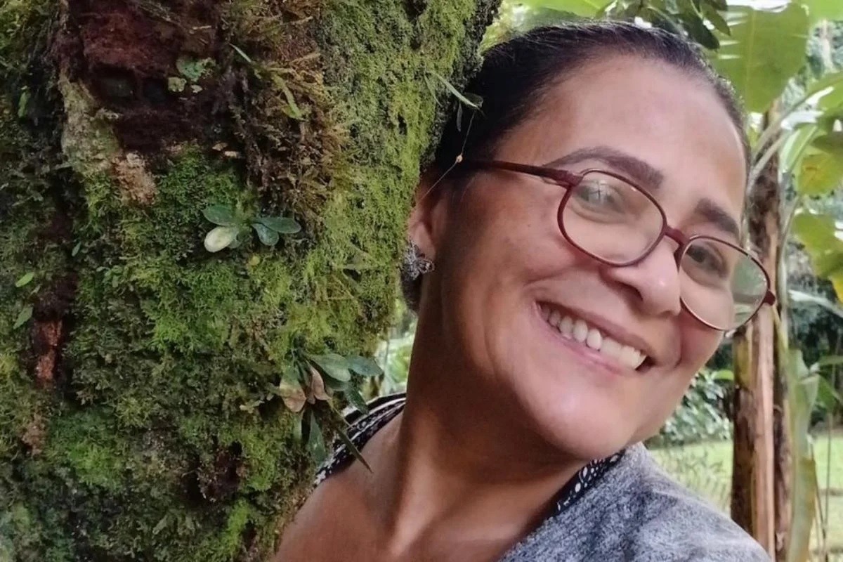 Cozinheira de pousada desaparece após pegar carona com patroa