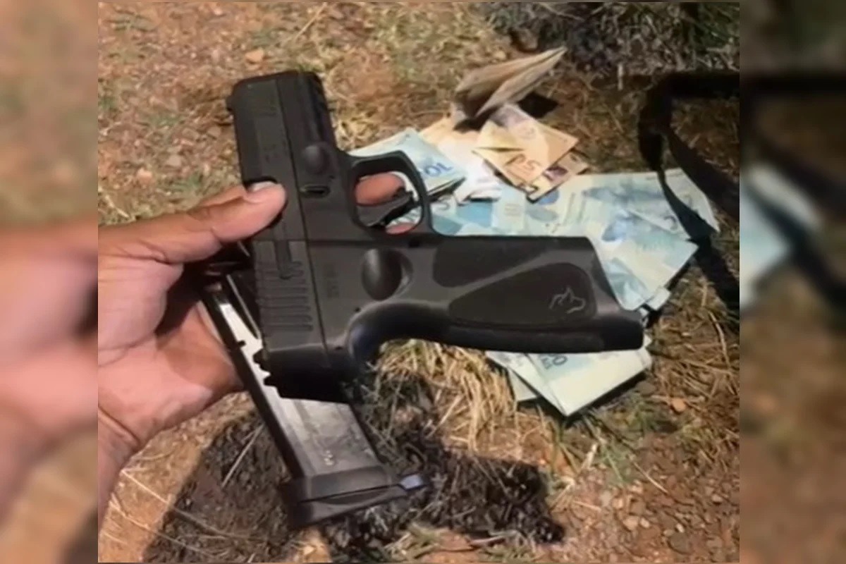 Menina de 11 anos é flagrada com pistola carregada e dinheiro em mochila