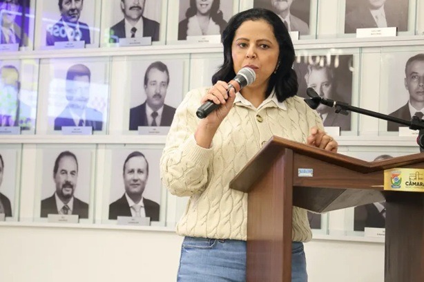 V[IDEO: Vereadora recebe ‘presente’ no gabinete e descobre cachorro morto