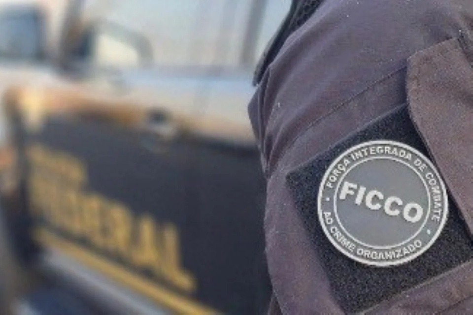 PF cumpre mandados em Natal, Mossoró e mais 3 cidades contra grupos investigados por tráfico e lavagem de dinheiro
