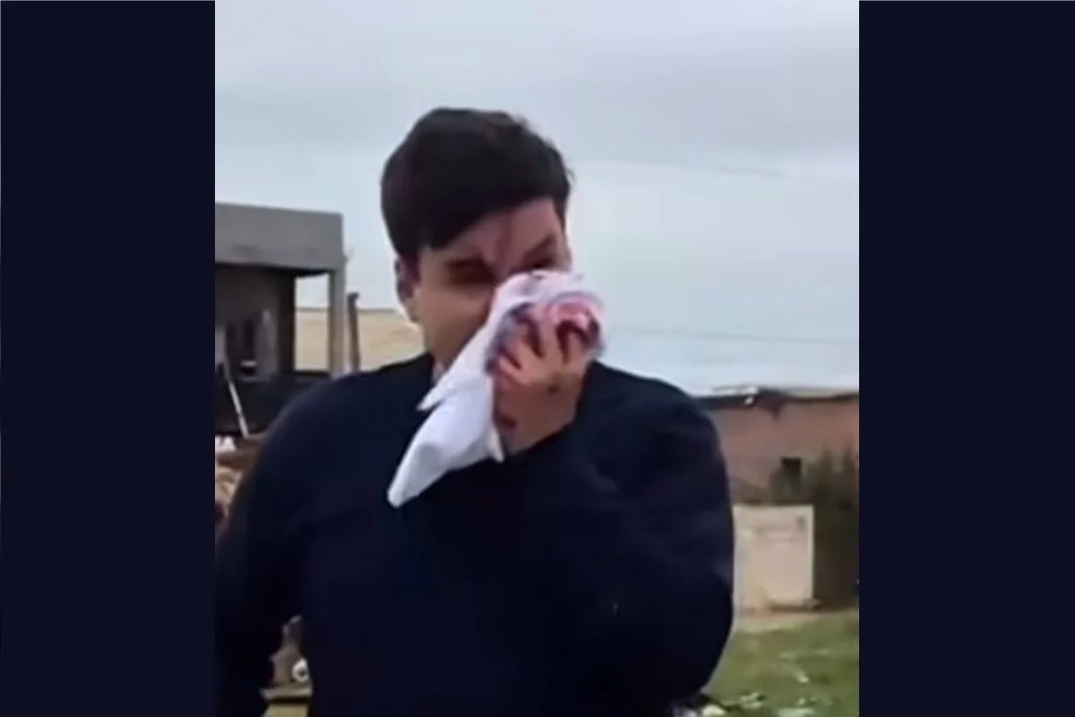 [VÍDEO] Vereador é espancado com pauladas enquanto gravava vídeo e perde a consciência