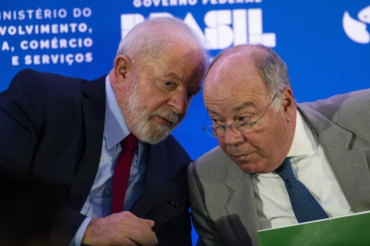 Lula dá bronca em Vieira por dizer que EUA podem intervir no Brasil