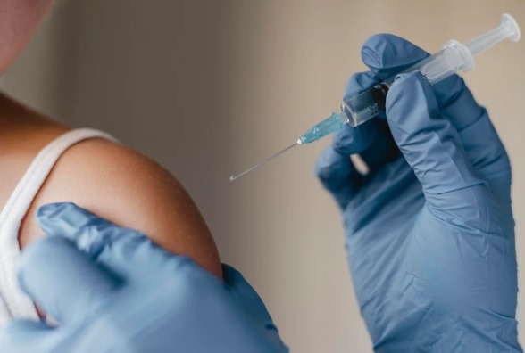 Vacinas contra covid-19 serão atualizadas para acompanhar novas variantes