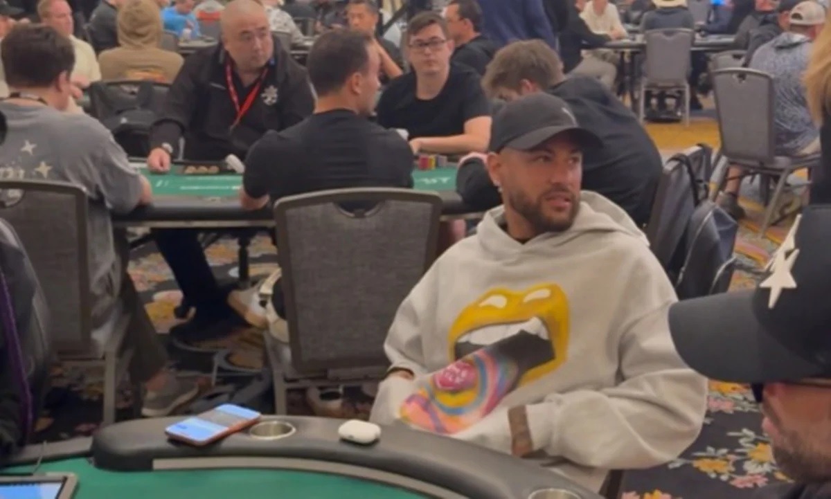 Neymar participa de torneio de poker em Las Vegas após eliminação do Brasil na Copa do Mundo
