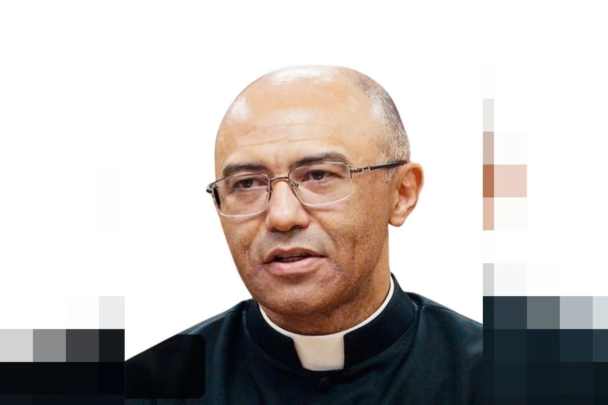 Arquidiocese excomunga padre e alerta: fiéis que frequentarem capela também podem ser excomungados