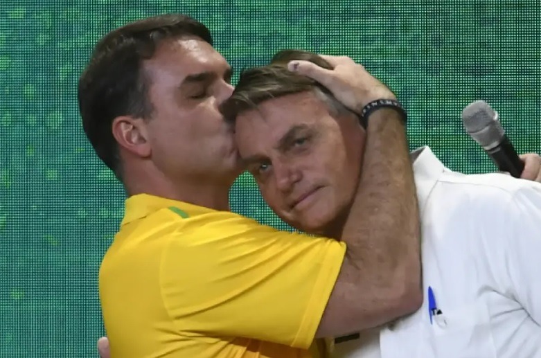 OAB prepara defesa de Flávio Bolsonaro após Moraes suspender visitas do senador ao pai por 90 dias