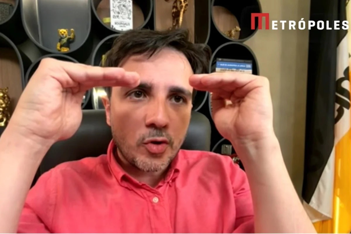 [VÍDEO] Líder do MBL, Renan Santos ironiza Moraes: "Cabo eleitoral do Flávio"