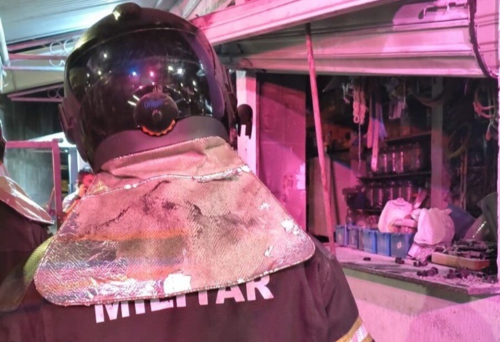 Fogo destrói quiosque no Mercado Público de Macaíba e dono é levado ao hospital 