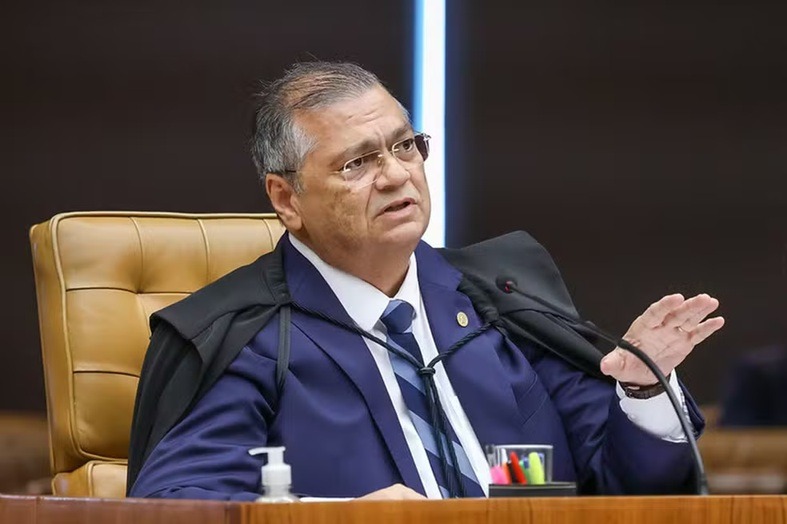 Dino manda 21 presidentes de partidos explicarem indicações de emendas