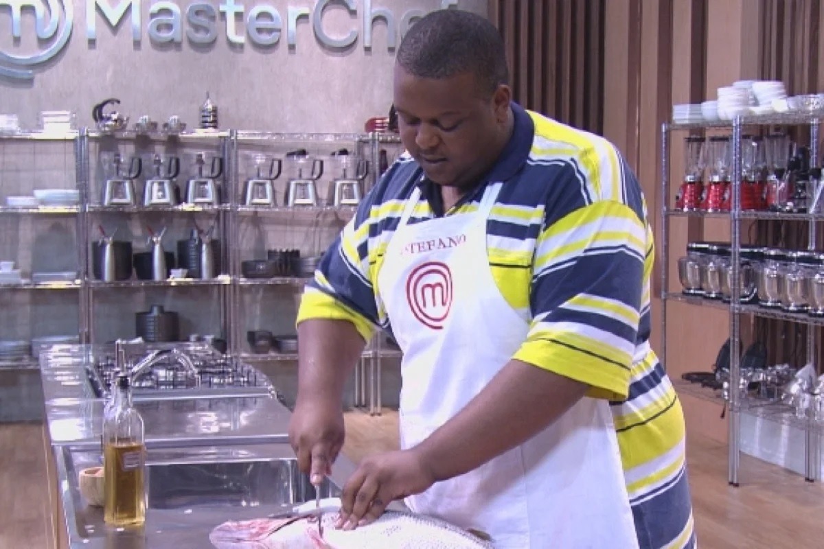 Ex-MasterChef explica venda de doces em semáforos após acusação de calote