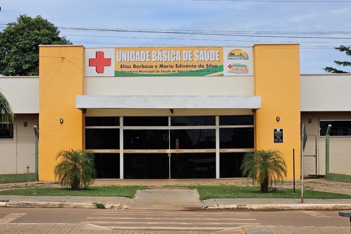 MP investiga psicóloga acusada de morar em UBS e circular de traje de banho na emergência