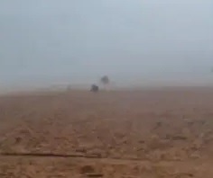 [VÍDEO] Ventania arrasta mesas, cadeiras e assusta banhistas em praias