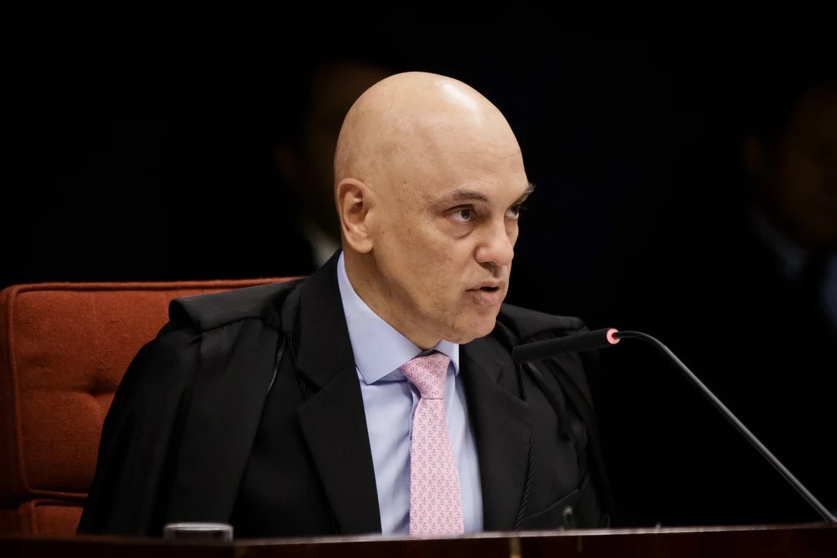 Moraes: Bolsonaro vive situação “mais benéfica” do que 705 mil presos