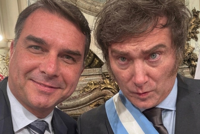 Presidente da Argentina reforça candidatura de Flávio em convenção do PL