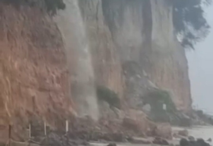 VÍDEO: Chuvas formam cachoeira em falésia em Pipa