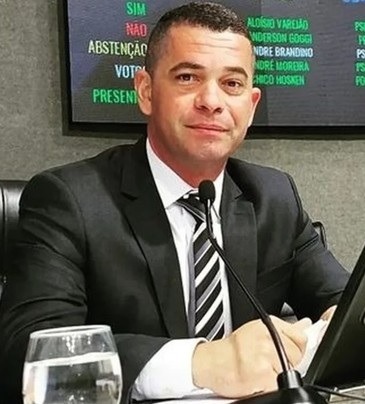 [VIDEO] Presidente da Câmara de Vitória xinga: “Que se foda e o meu pau cresça”