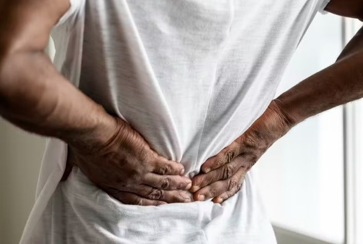Brasileiro vive mais, mas passa 12,5 anos da vida com alguma doença ou limitação, aponta estudo mundial