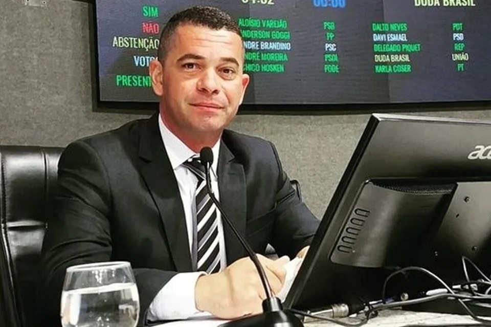 [VÍDEO] Presidente de Câmara Municipal xinga após sessão: “Que se foda e o meu pau cresça”