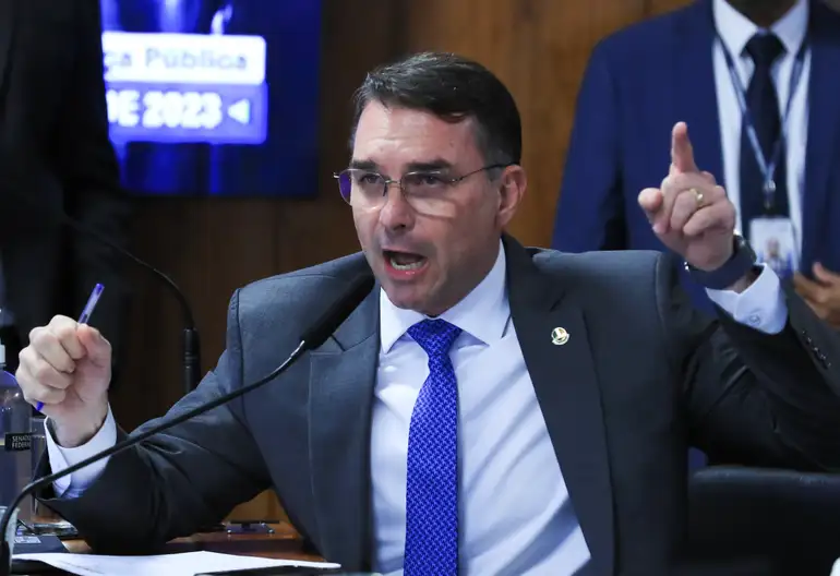 Metrópoles recebeu R$ 1,2 milhão de empresa de fachada usada por Vorcaro, acusa Flávio