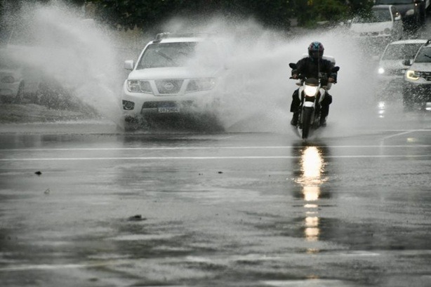 Inmet renova alerta de chuvas intensas para Natal e outras 60 cidades do RN; confira