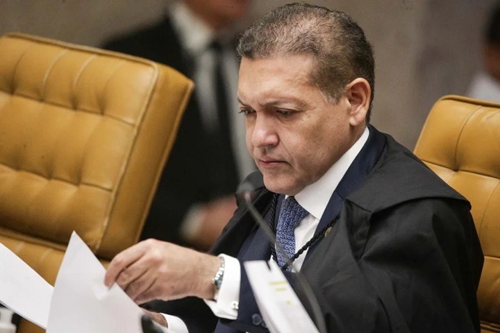 Nunes Marques será relator de ação do PT contra Flávio por vídeo de IA de Bolsonaro