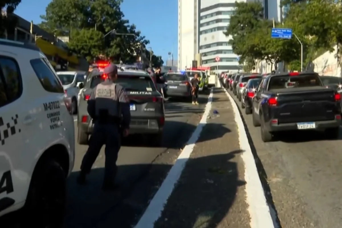 PM a caminho do trabalho impede assalto e mata suspeito que usava arma falsa