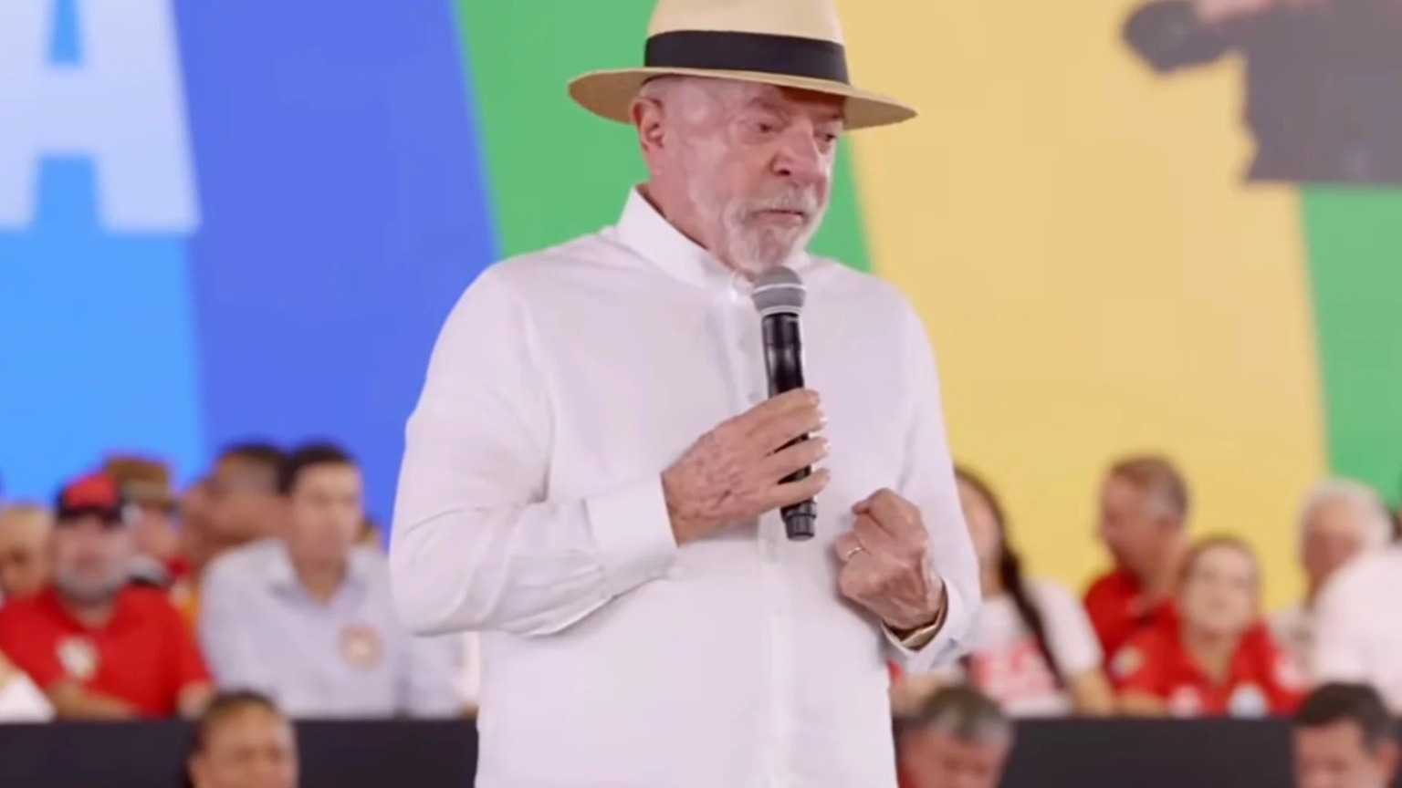 VÍDEO:  Lula pede votos na Bahia, mas lei só permite a partir de 16 de agosto