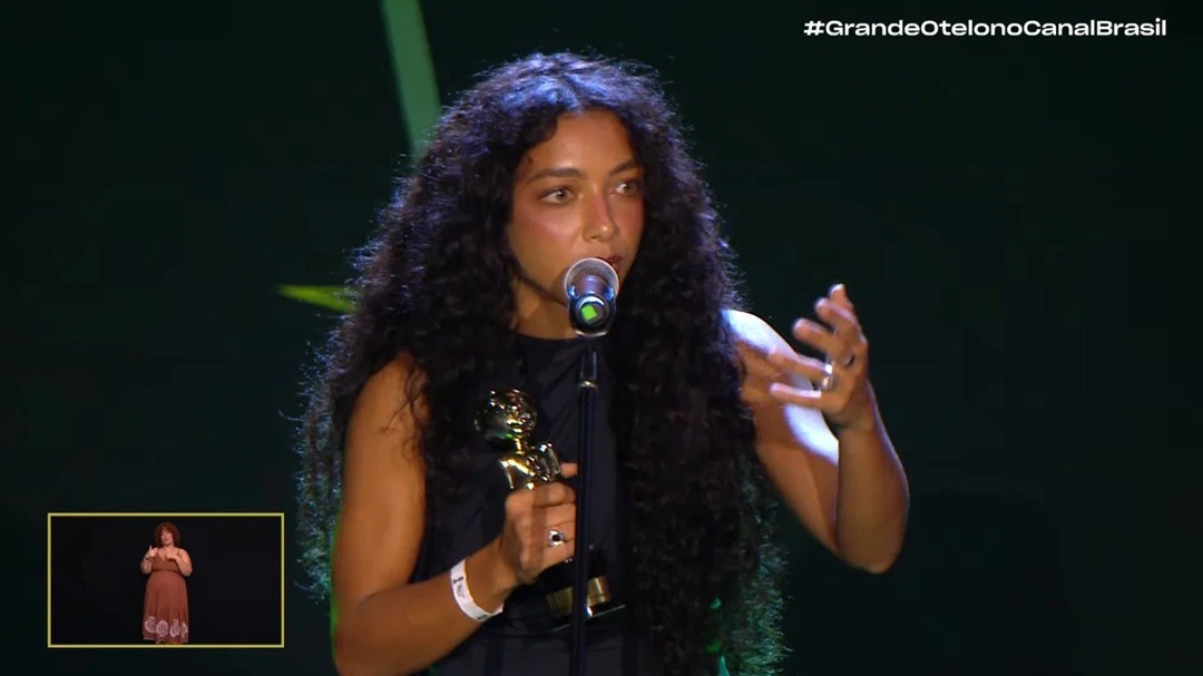 Potiguar Alice Carvalho vence categoria de Melhor Atriz no Prêmio Grande Otelo 2026