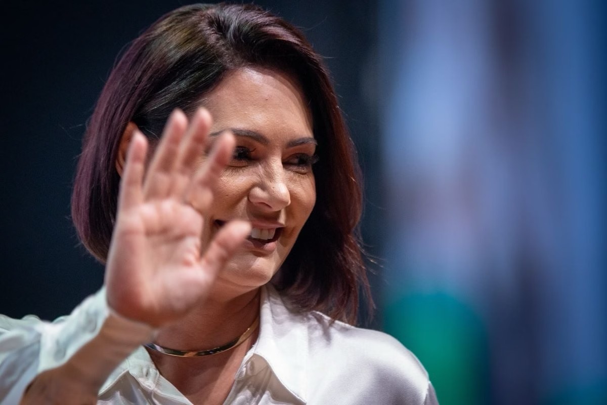 A 'justificativa' de Michelle Bolsonaro para não ter ido ao anúncio do vice de Flávio